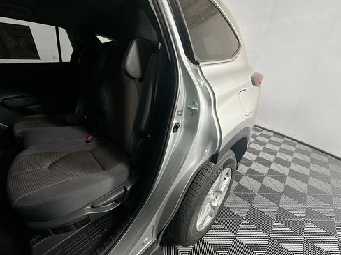 Used 2023 Toyota Highlander L FWD image 26