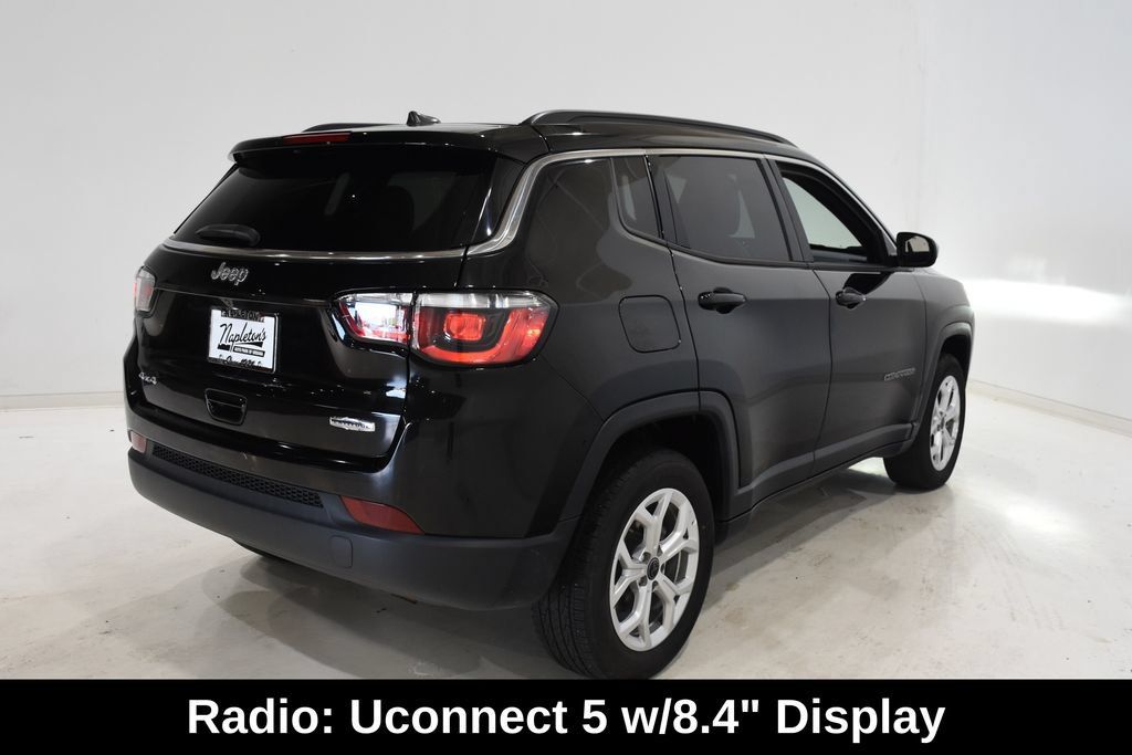 Used 2025 Jeep Compass Latitude w/ Sun & Sound Group AWD/4WD image 5
