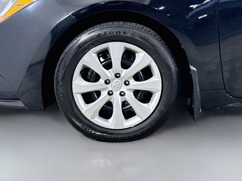 Used 2025 Toyota Corolla LE FWD image 38