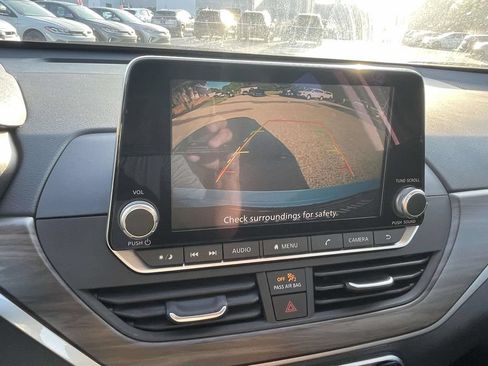 Used 2025 Nissan Altima 2.5 SV FWD image 27