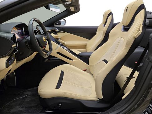 Used 2024 Ferrari Roma Spider RWD image 18