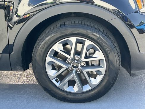 Certified 2025 Kia Telluride LX image 14