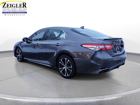 Used 2020 Toyota Camry SE image 7