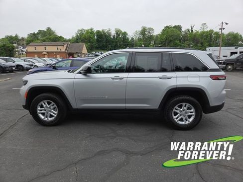 Used 2024 Jeep Grand Cherokee Laredo w/ Luxury Tech Group I AWD/4WD image 4