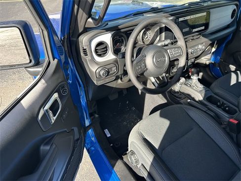 New 2025 Jeep Gladiator Sport image 28