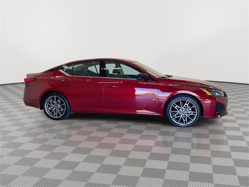 Certified 2024 Nissan Altima 2.0 SR image 13