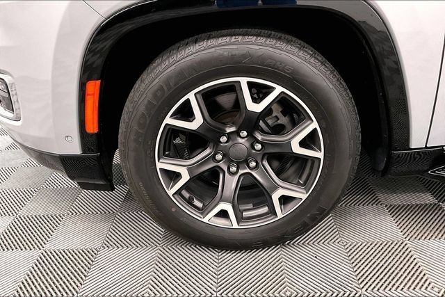 Used 2023 Jeep Wagoneer Series III w/ Preferred Equipment Group AWD/4WD image 10