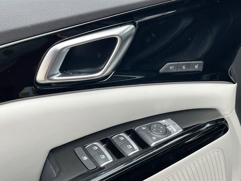 Certified 2023 Kia Carnival SX image 17