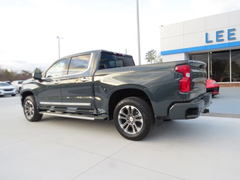 New 2026 Chevrolet Silverado 1500 High Country w/ Technology Package AWD/4WD image 3