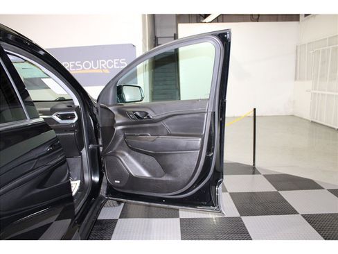 Used 2023 GMC Acadia SLT image 28