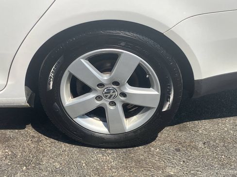 Used 2009 Volkswagen Jetta SEL FWD image 13