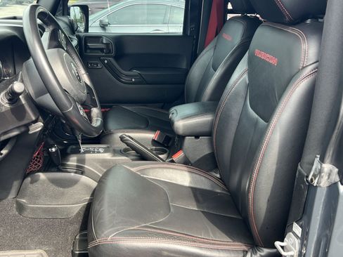 Used 2018 Jeep Wrangler Rubicon AWD/4WD image 12