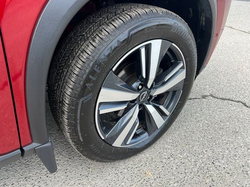 Used 2023 Nissan Rogue SL w/ SL Premium Package image 9