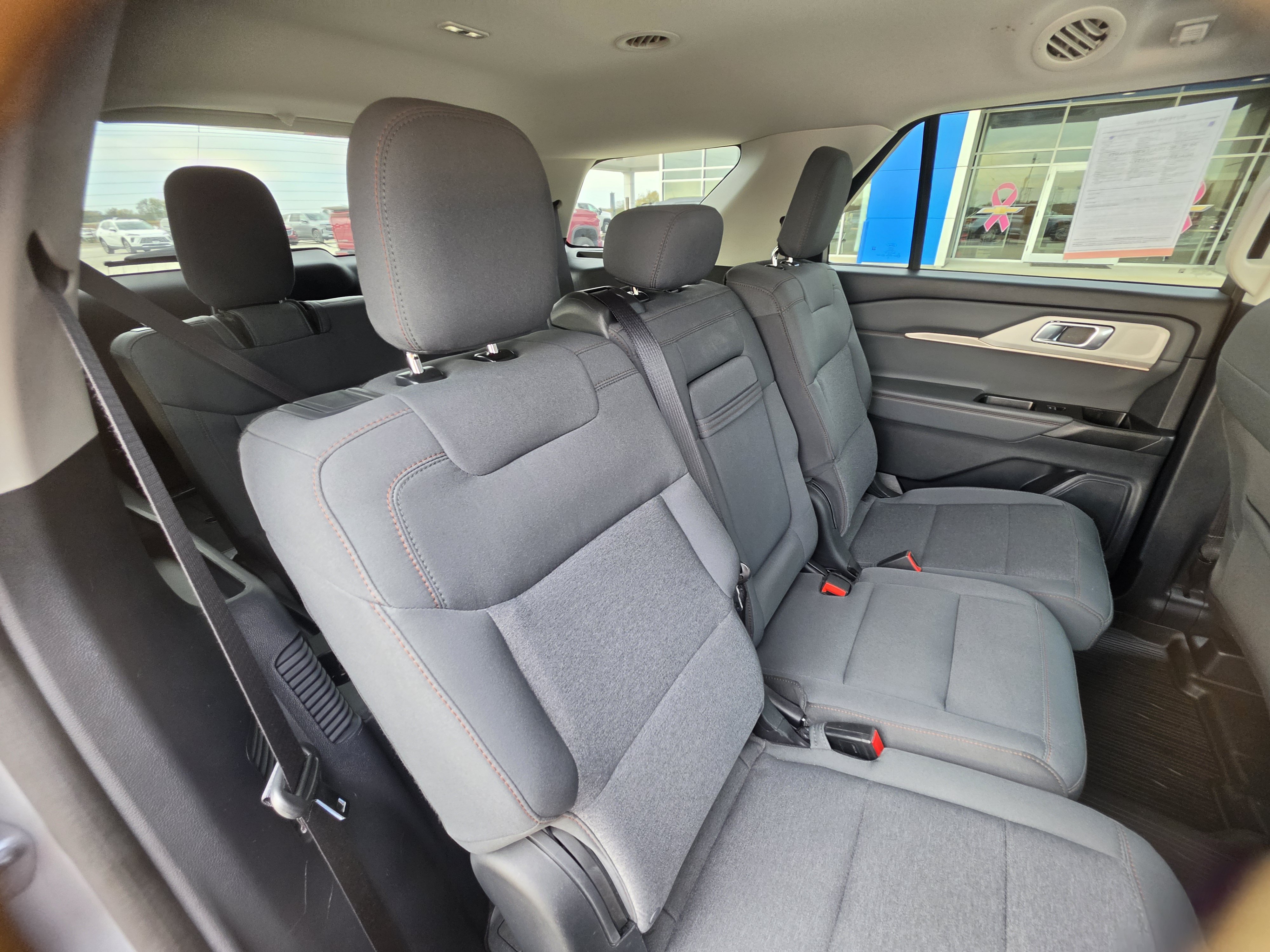 Used 2025 Ford Explorer Active AWD/4WD image 22