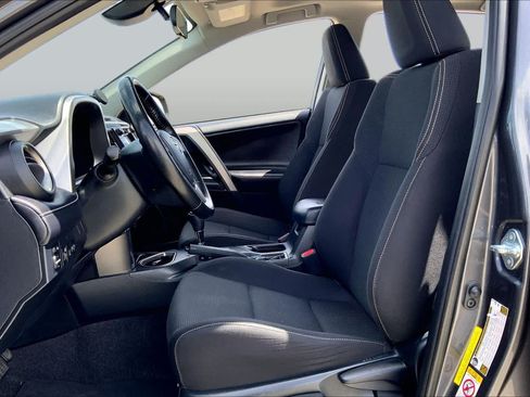 Used 2018 Toyota RAV4 XLE w/ Plus Extra Value Package FWD image 8