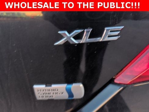 Used 2012 Toyota Camry XLE w/ Leather Pkg image 12