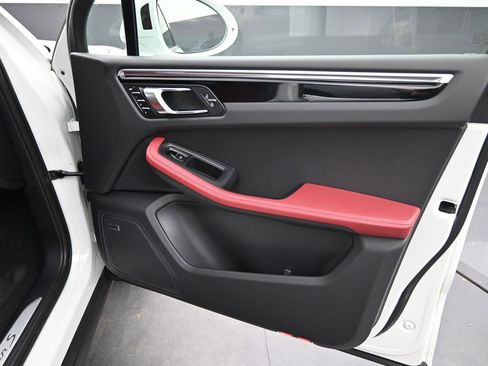 Used 2023 Porsche Macan S image 11