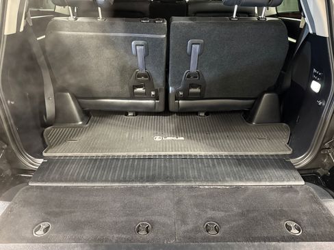 Used 2018 Lexus LX 570 4WD w/ Luxury Package image 29