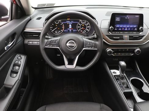 Used 2024 Nissan Altima 2.5 SV image 13