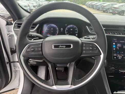 Used 2023 Jeep Grand Cherokee Altitude image 15