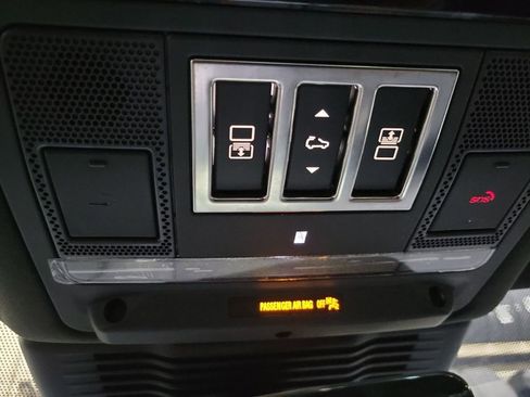 Certified 2024 Land Rover Discovery Dynamic SE image 21