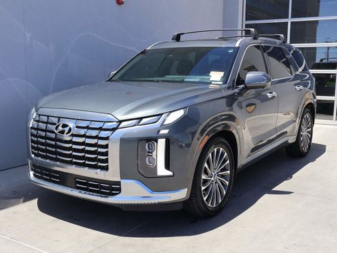 Used 2023 Hyundai Palisade Calligraphy FWD image 1