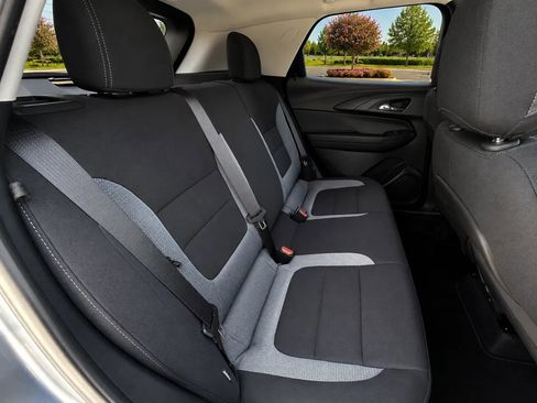 Used 2025 Chevrolet TrailBlazer LS w/ LS Convenience Package FWD image 11