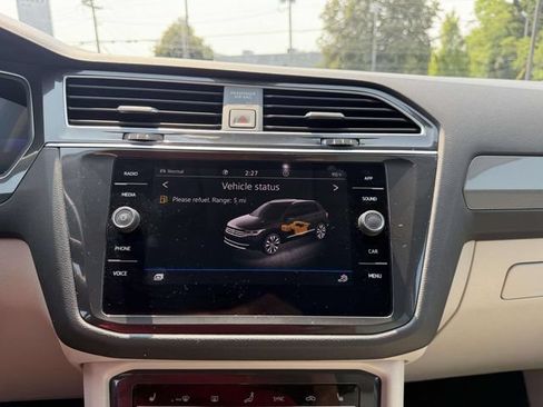Used 2023 Volkswagen Tiguan SE w/ Panoramic Sunroof Package AWD/4WD image 23