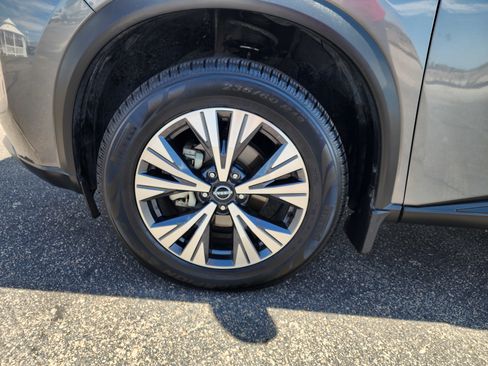 Used 2022 Nissan Rogue SV image 9