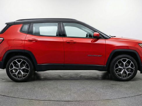 Used 2025 Jeep Compass Limited AWD/4WD image 11