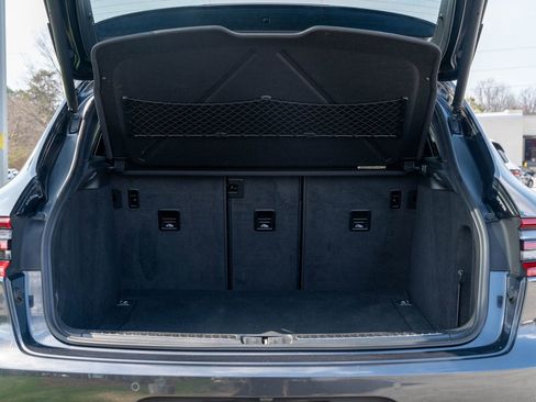 Used 2018 Porsche Macan image 16