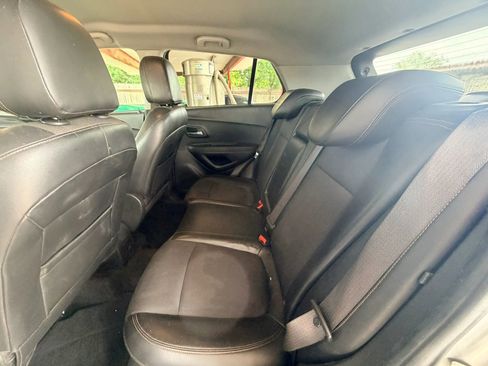 Used 2018 Chevrolet Trax LT w/ LT Convenience Package FWD image 7
