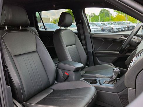 Used 2023 Volkswagen Tiguan SE R-Line FWD image 52