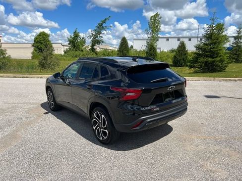 Used 2024 Chevrolet Trax RS FWD image 7