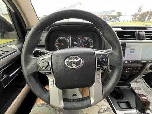 Used 2020 Toyota 4Runner Limited image 12