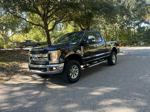 Used 2019 Ford F250 XLT w/ XLT Premium Package image 12