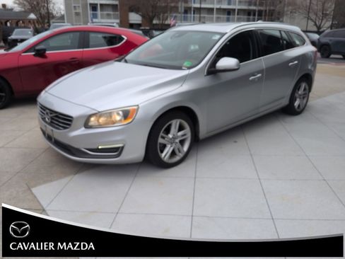 Used 2015 Volvo V60 T5 Premier image 1