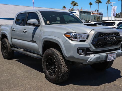 Used 2018 Toyota Tacoma TRD Sport w/ Technology Package RWD image 16