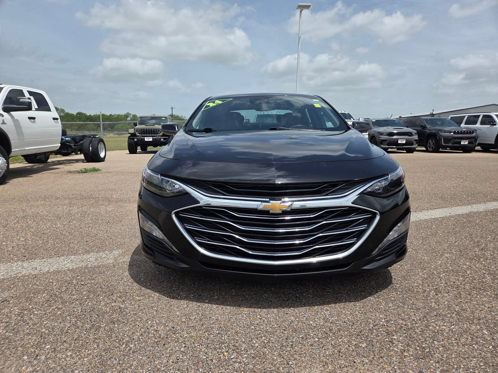 Used 2024 Chevrolet Malibu LT FWD image 2