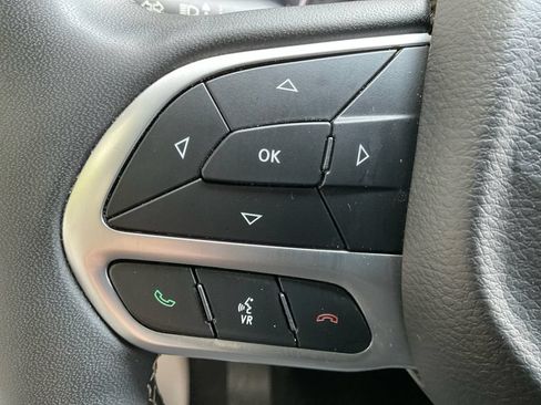 Used 2023 Chrysler Pacifica Touring-L FWD image 35