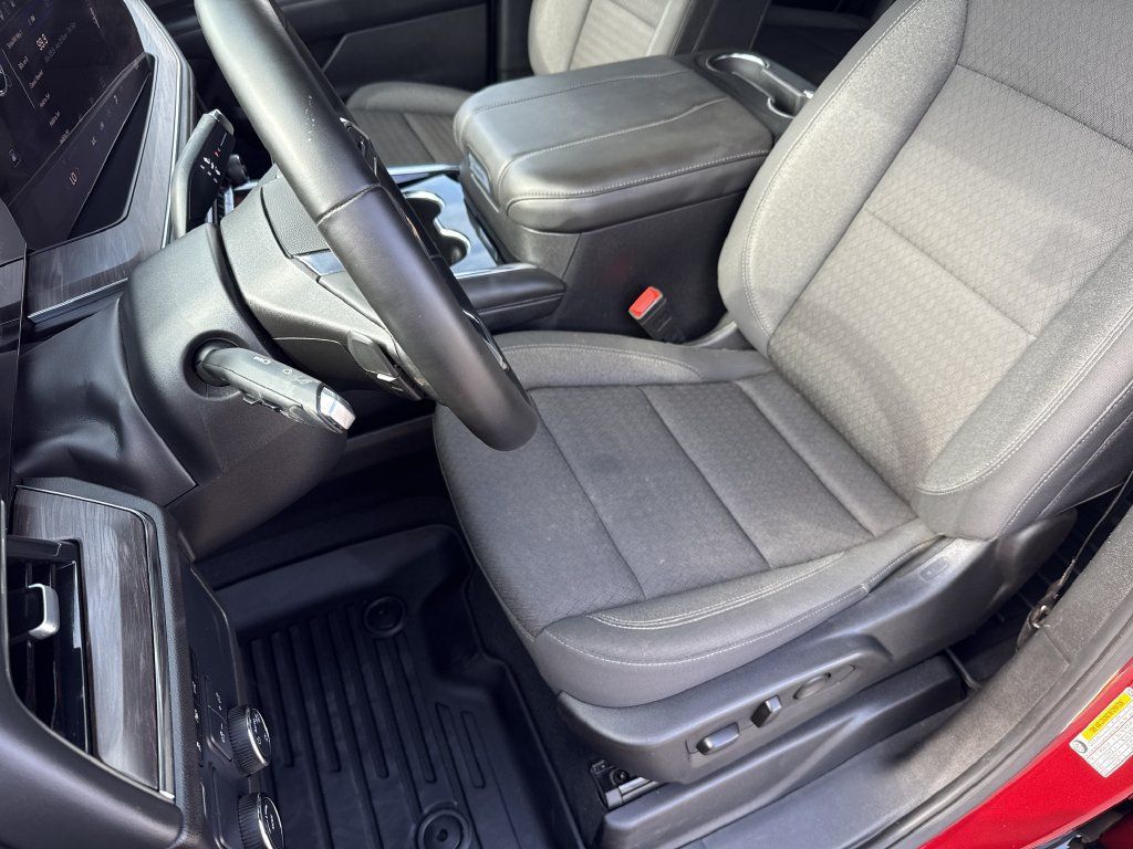 Used 2025 Chevrolet Tahoe LS RWD image 11