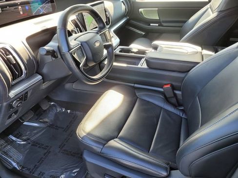 Used 2025 Ford Expedition Max Platinum AWD/4WD image 12