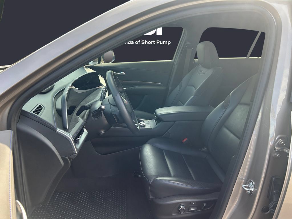 Used 2024 Cadillac XT4 Sport AWD/4WD image 9