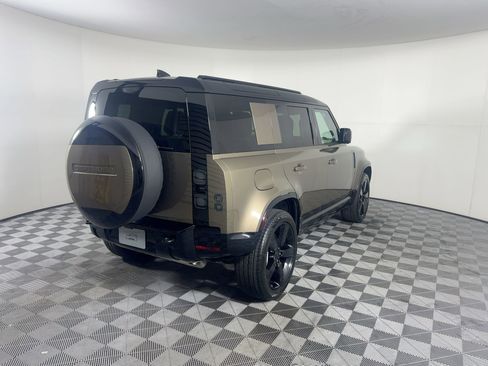 New 2026 Land Rover Defender 110 X-Dynamic SE image 10