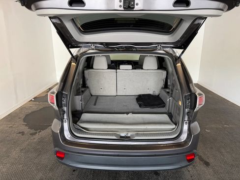 Used 2015 Toyota Highlander LE AWD/4WD image 40