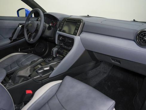 Used 2020 Nissan GT-R Premium AWD/4WD image 33