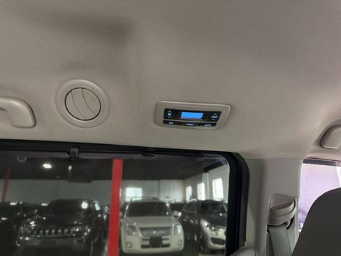 Used 2020 Toyota Sienna XLE w/ XLE Navigation Package FWD image 40