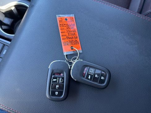 Used 2025 Honda Pilot Black Edition image 49