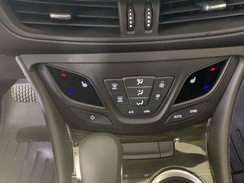 Used 2019 Buick Envision Essence AWD/4WD image 18