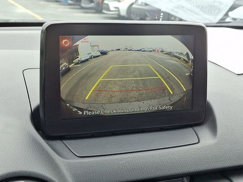 Used 2019 Toyota Yaris LE image 17